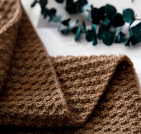 Plaid tricot nordique à pompons – photo 3